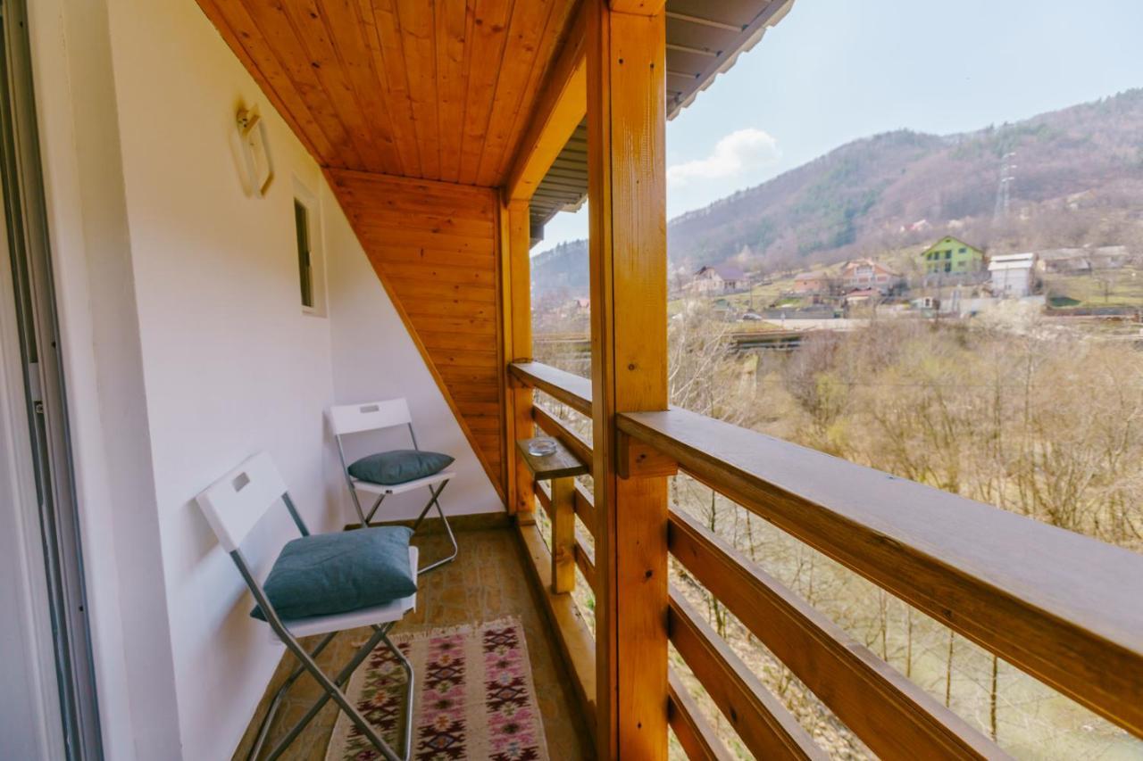 Casa Vio Guest House Nehoiu Exterior photo
