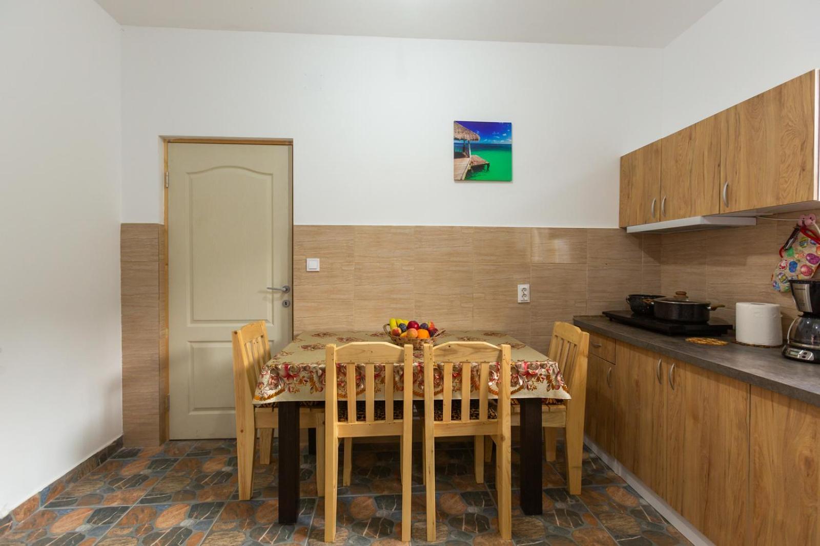 Casa Vio Guest House Nehoiu Exterior photo
